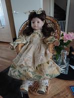 Porseleinen pop met stoel, Ophalen of Verzenden