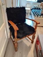 Houten armstoel met zwarte fluffy bekleding, Ophalen, Gebruikt, Zwart, Eén