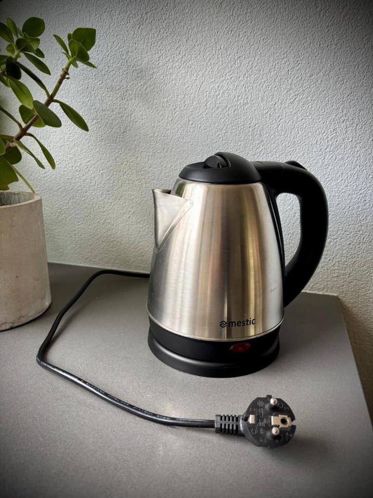 Mestic RVS waterkoker 1,5L, Witgoed en Apparatuur, Waterkokers, Zo goed als nieuw, 1 tot 2 liter, Draadloos, Rvs, Ophalen