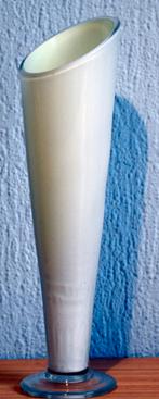 Sixties vaasje melkglas, Verzamelen, Retro, Ophalen of Verzenden, Huis en Inrichting