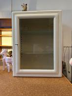 SALE: Industrieel medicijnenkast, wandkast, vintage vitrine, Huis en Inrichting, Kasten | Vitrinekasten, Ophalen, Gebruikt, -