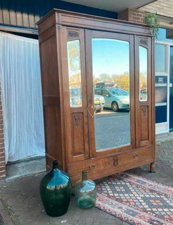 Antieke art deco kledingkast met spiegeldeur beschikbaar voor biedingen