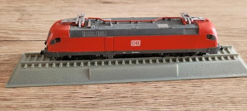 N-spoor Rode DB, BR 182, loc showmodel op rails/dummy, Hobby en Vrije tijd, Modeltreinen | N-Spoor, Zo goed als nieuw, Locomotief