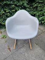 Schommelstoelen 1x grijs en 1x wit, samen of los te koop, Ophalen, Zo goed als nieuw, Stoel(en)