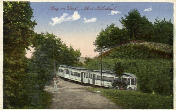 Berg en Dal Mooi Nederland - vrouw - ongelopen, Verzamelen, Ansichtkaarten | Nederland, Ongelopen, Gelderland, Voor 1920, Ophalen of Verzenden