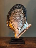 Parelmoerschelp met ingesneden Boeddah, Antiek en Kunst, Ophalen of Verzenden