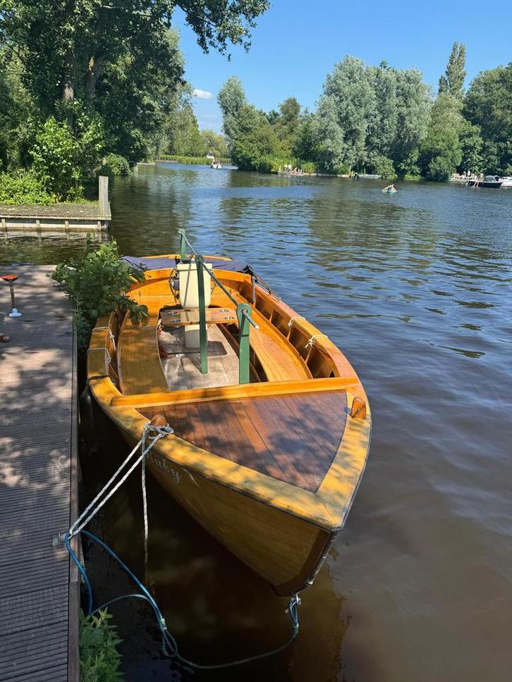 Prachtig, karakteristiek houten boot, Watersport en Boten, Sloepen, Zo goed als nieuw, 10 tot 30 pk, 3 tot 6 meter, Buitenboordmotor