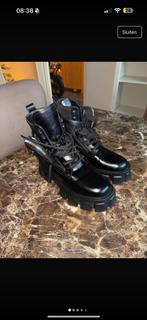 Orginele prada laarzen prada boots orgineel 41, Kleding | Dames, Schoenen, Ophalen of Verzenden, Zo goed als nieuw, Zwart, Hoge laarzen