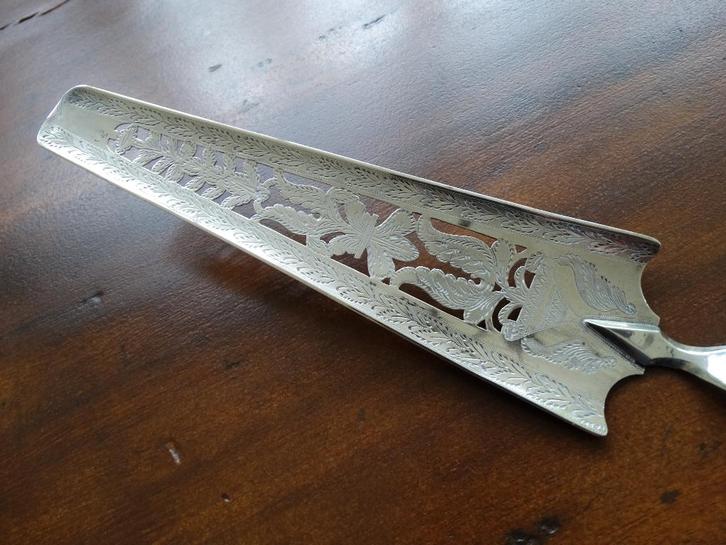 Lange zilveren taartschep, pasteischep, schep, graveringen, Antiek en Kunst, Antiek | Goud en Zilver, Zilver, Verzenden