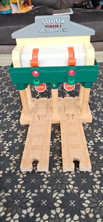 thomas de trein hout signalhuis beschikbaar voor biedingen