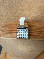 Rekenmachine - hxbxd 1.7x2x4.5cm - messing, Ophalen of Verzenden, Zo goed als nieuw, Poppenhuis