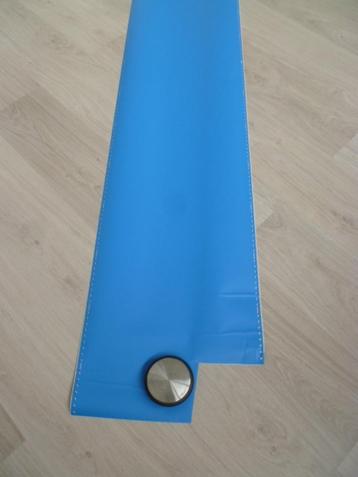 Plakplastic. Rol blauw:  690 cm x 37,5 cm. beschikbaar voor biedingen