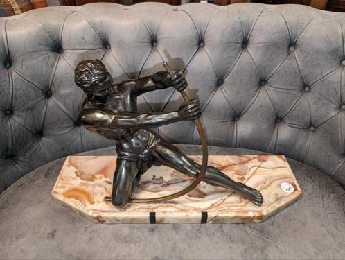 Groot Art Deco beeld. €240., Antiek en Kunst, Antiek | Overige Antiek, Ophalen