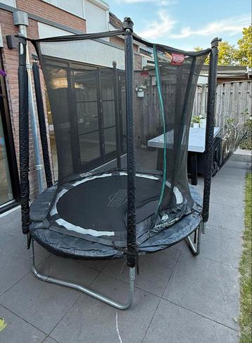 Berg Trampoline met Veiligheidsnet beschikbaar voor biedingen