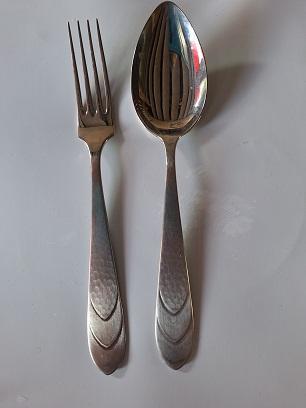 GROOT BESTEK set lepel/vork RVS Merk Voorschoten ca. 1945, Antiek en Kunst, Curiosa en Brocante, Ophalen of Verzenden