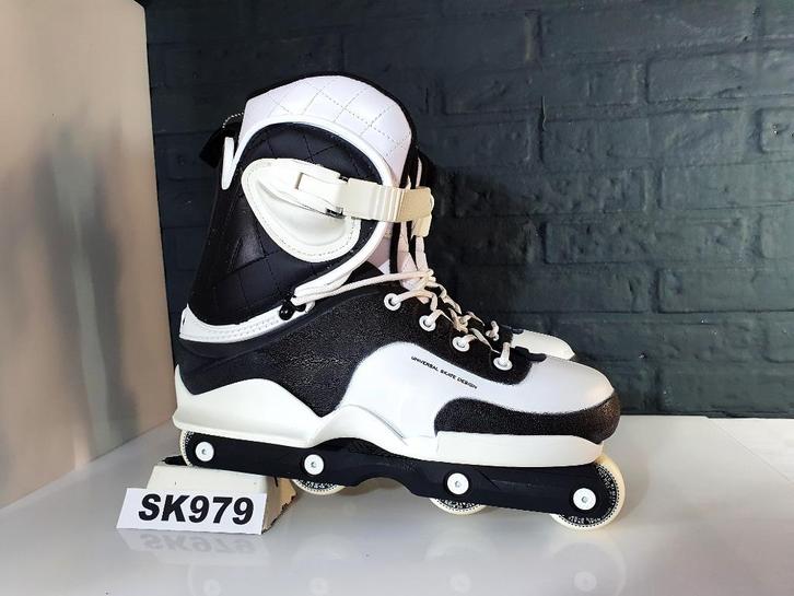 USD Realm Stunt Skates Stuntskates Aggressive Maat 44, Sport en Fitness, Skeelers, Nieuw, Inline skates 4 wielen, Overige merken
