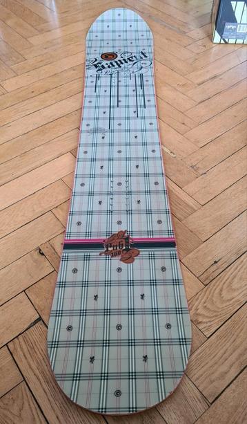 Snowboard uitrusting: board, bindings, helm en brillen beschikbaar voor biedingen