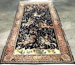 Fraai Antieke tapijt Uit Iran (Ghom) Jachttafereel- 335x160, Huis en Inrichting, Stoffering | Tapijten en Kleden, Ophalen, 150 tot 200 cm