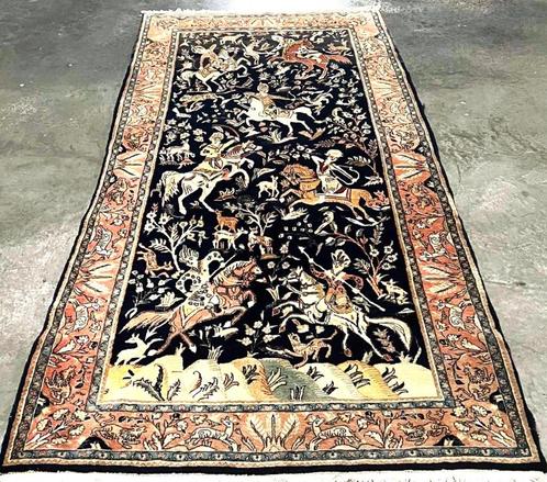 Fraai Antieke tapijt Uit Iran (Ghom) Jachttafereel- 335x160, Huis en Inrichting, Stoffering | Tapijten en Kleden, Gebruikt, 150 tot 200 cm