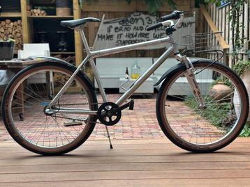 Unieke kaal aluminium commuter MTB stadsfiets, terugtraprem beschikbaar voor biedingen