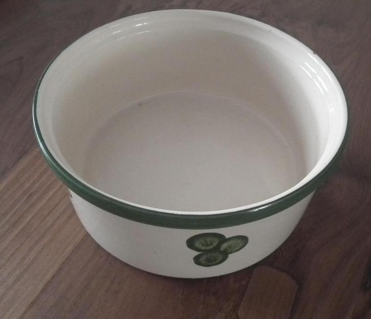 aardewerken schaal met groene rand en motiefjes, Huis en Inrichting, Keuken | Servies, Gebruikt, Schaal of Schalen, Overige stijlen
