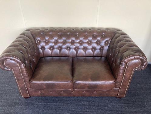 Chesterfield bank en tafel (set), Huis en Inrichting, Banken | Bankstellen, Gebruikt, Rechte bank, Tweepersoons, 150 tot 200 cm