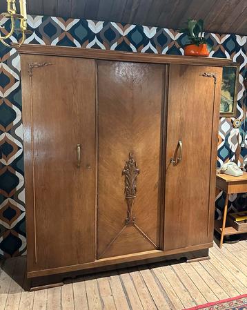 Vintage Houten Kledingkast beschikbaar voor biedingen
