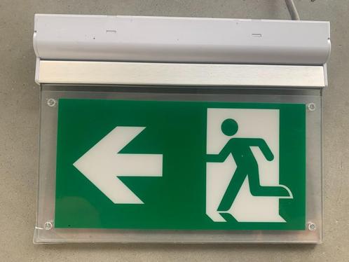 Sylvania vluchtweg-/noodverlichtingsbord – compleet, duurzaa, Doe-het-zelf en Verbouw, Bouwverlichting, Zo goed als nieuw, Lamp met armatuur