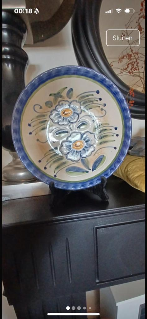 Blue Floral Italian Majolica wandbord van Claudio Bernini, Antiek en Kunst, Antiek | Wandborden en Tegels, Ophalen of Verzenden