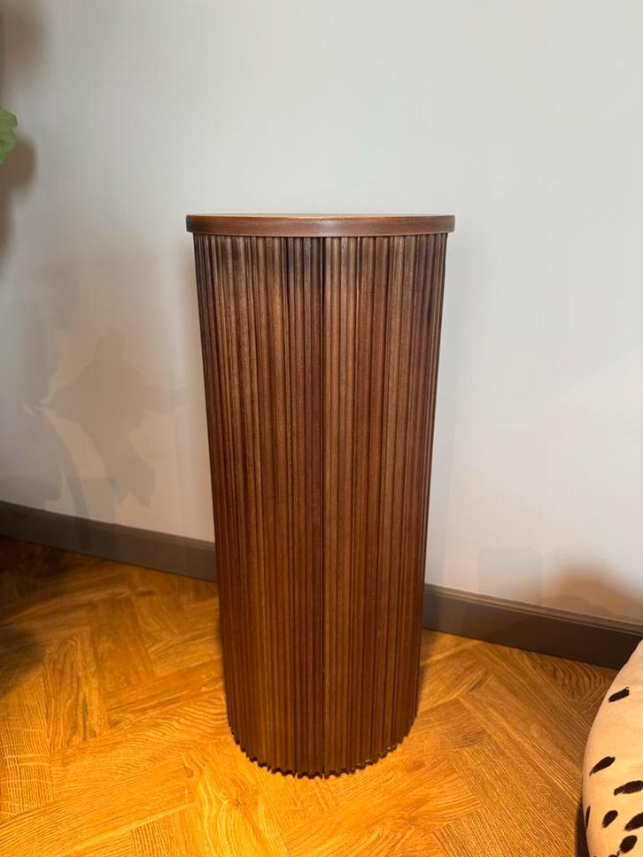 H&M Home Piëdestal - Geribbeld Hout, Huis en Inrichting, Woonaccessoires | Zuilen en Pilaren, Zo goed als nieuw, Ophalen
