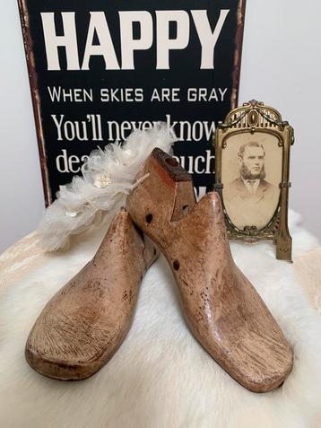 Paar oude houten kinder schoenmallen maatje 29 beschikbaar voor biedingen