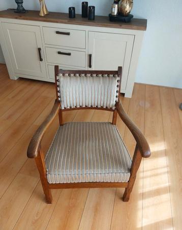 Leuk ouderwets stoeltje nog in perfecte staat beschikbaar voor biedingen