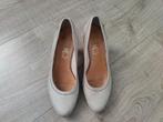 Pumps creme, echt leer maat 39, Gedragen, Beige, Ophalen of Verzenden, Pumps