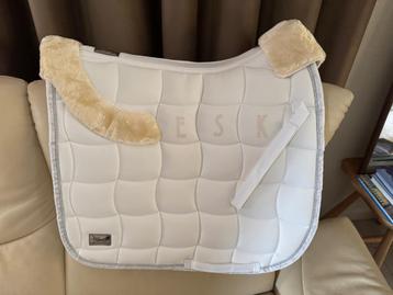 Eskadron set wit dressuur dekje en bandages  beschikbaar voor biedingen