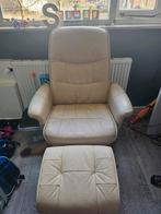 Heerlijke relaxstoel! Met voetenbankje., Huis en Inrichting, Fauteuils, Hout, Zo goed als nieuw, 50 tot 75 cm, Ophalen