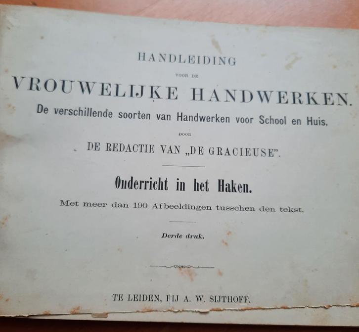 Vrouwelijke handwerken,  onderricht in het haken., Boeken, Hobby en Vrije tijd, Gelezen, Breien en Haken, Ophalen