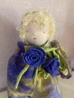 Bloemenvrouw Vilten Pop Handgemaakt Rozen Paars Groen Blond, Hobby en Vrije tijd, Vilt, Ophalen of Verzenden, Zo goed als nieuw