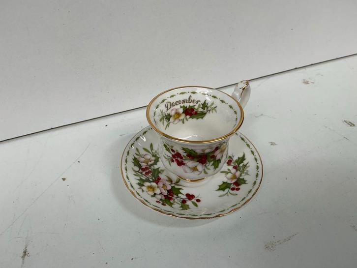 Royal Albert Kop en Schotel - December.WD-026, Antiek en Kunst, Antiek | Keukenbenodigdheden, Ophalen