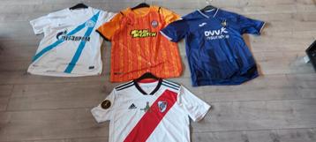 Voetbalshirts diverse voetbalclubs maat M