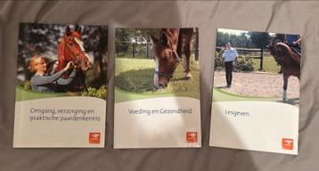 Paardensport schoolboeken beschikbaar voor biedingen