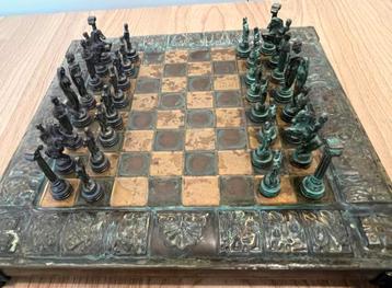 Grieks mythologisch schaakspel  beschikbaar voor biedingen