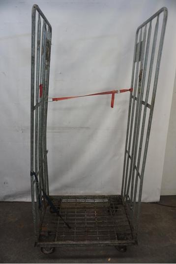 Oude rolcontainer beschikbaar voor biedingen