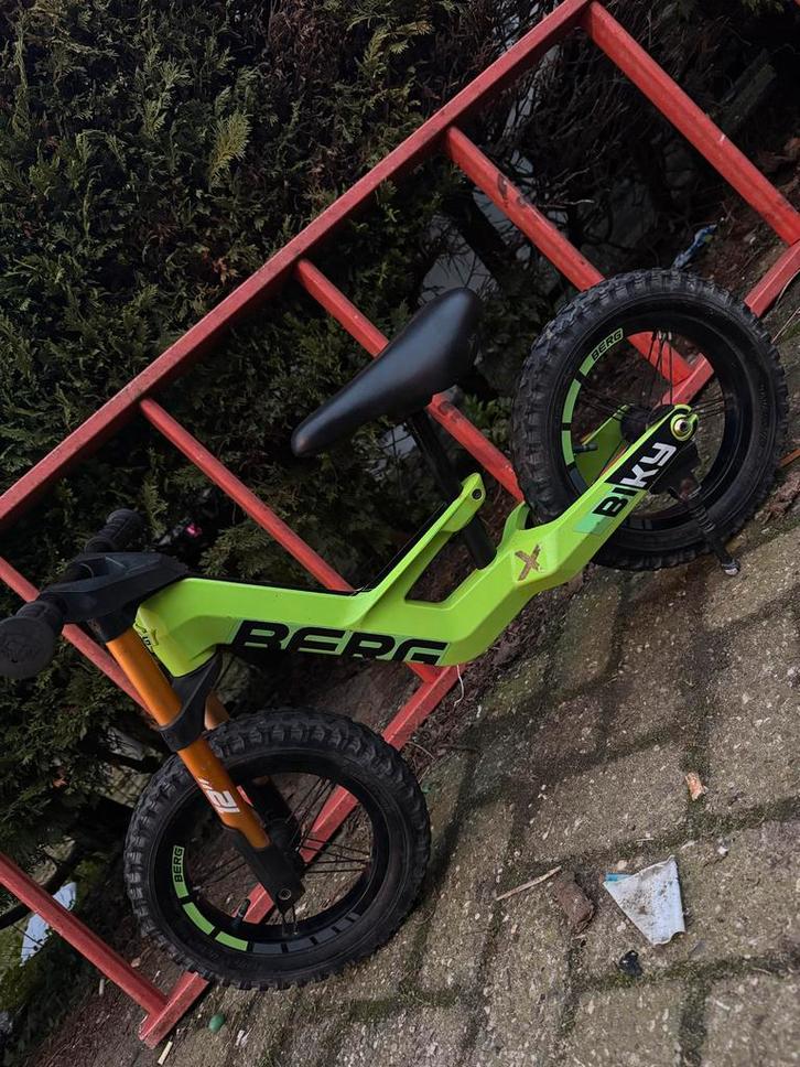 Berg loopfiets 12 inch groen - ideaal voor zand, Kinderen en Baby's, Speelgoed | Buiten | Voertuigen en Loopfietsen, Zo goed als nieuw