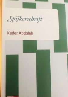 Gesigneerd Kader Abdolah, Spijkerschrift. Zo goed als nieuw, Boeken, Romans, Ophalen of Verzenden, Zo goed als nieuw, Kader Abdolah
