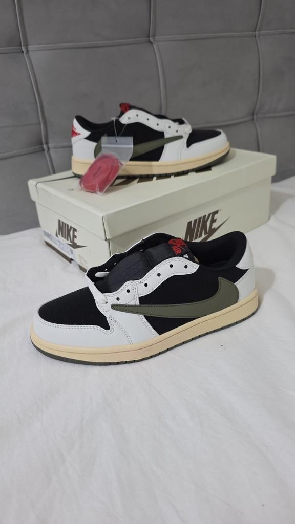 Nike x Travis Scott Olive Green, Kleding | Heren, Schoenen, Ophalen of Verzenden, Nieuw, Nike Air Jordan