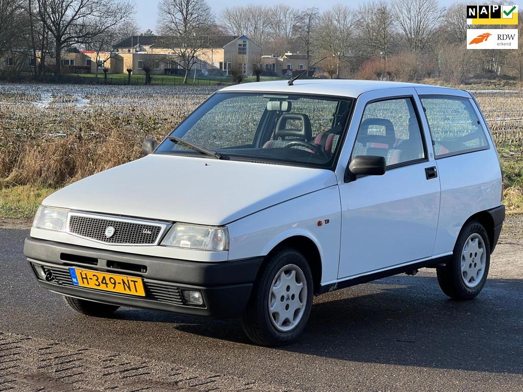 Lancia Y 10 1.1 i.e.nt NIEUWSTAAT/ APK 03-01-2025/AIRCO, Voorwielaandrijving, Stof, Gebruikt, Zwart
