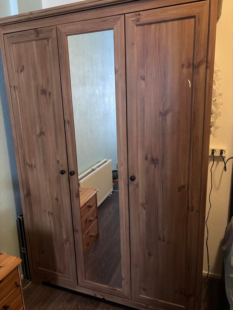 Ruime houten kledingkast met spiegeldeur, Huis en Inrichting, Kasten | Kledingkasten, Ophalen, Gebruikt, 100 tot 150 cm, 150 tot 200 cm