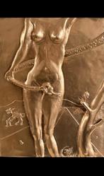 Salvador Dalí - Eva van Genesis - Brons reliëf, Antiek en Kunst, Ophalen of Verzenden