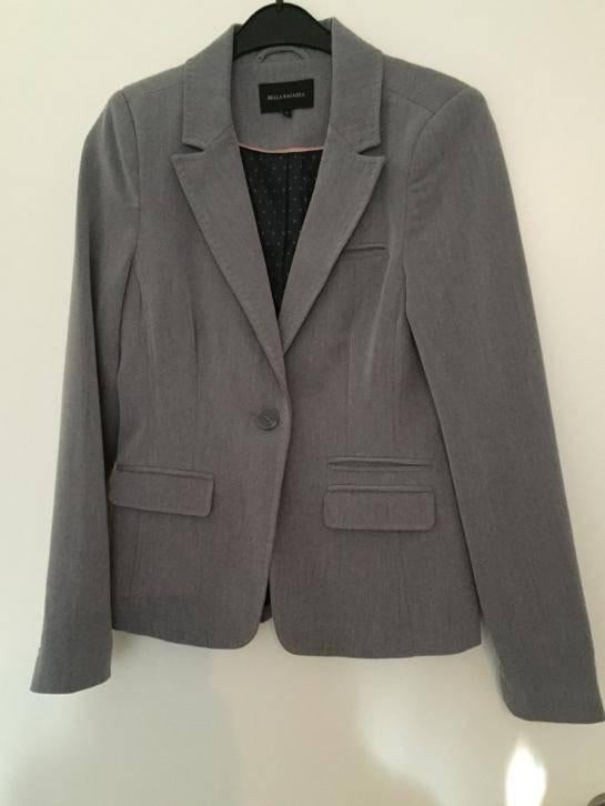 Grijze Blazer | Bella Ragazza | maat S, Kleding | Dames, Jasjes, Kostuums en Pakken, Bella Ragazza, Ophalen of Verzenden, Zo goed als nieuw