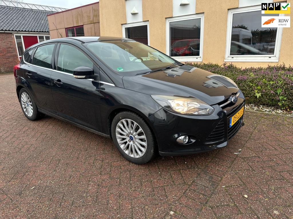 Ford Focus 1.6 EcoBoost Titanium LEER NAVI WINTER PAKEET, Gebruikt, 4 cilinders, 150 pk, Leder en Stof